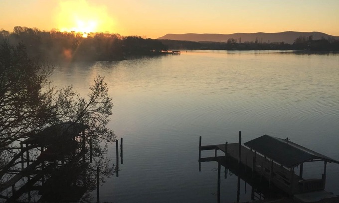 Smith Mountain Lake House | Hickory Point on Smith Mtn Lake! Beautiful House the whole family will love!