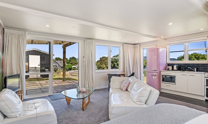 Waikanae House | Hicks Haven - Waikanae Beach Holiday Studio