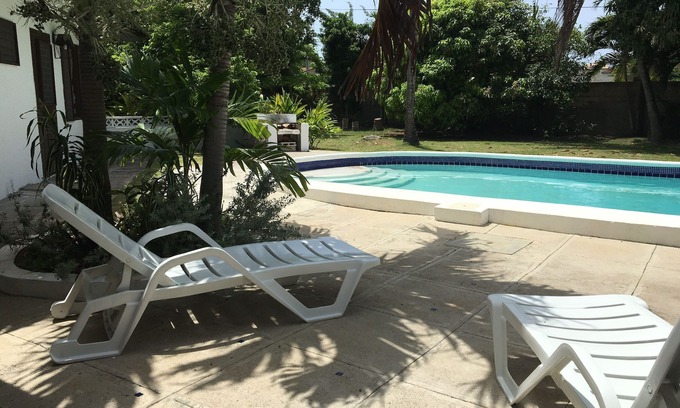 Salem Villa | Hidden gem in Runaway Bay! Best location, stunning, private