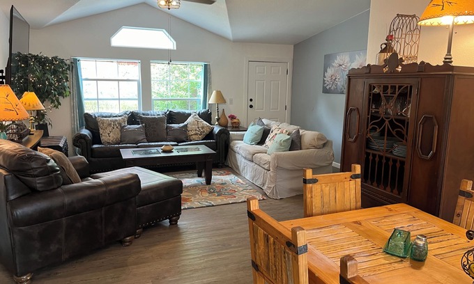 New Castle House | Hidden in the trees!Reasonable Rates-Sleeps 12-Includes kayak for 4.New listing!