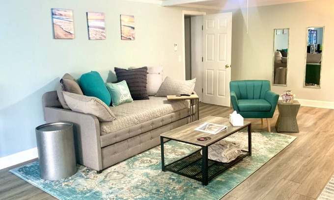 Weaverville House | 🏔️Hidden Mountain Gem 🏔️ multi-level guest suite with 2 patios! Sleeps 5