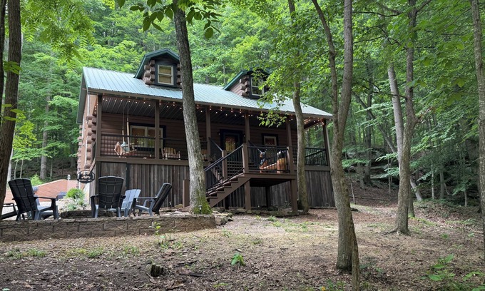Birdseye Cabin | "Hidden Oaks" Log Cabin at Patoka Lake-French Lick - Southern Indiana Escape!