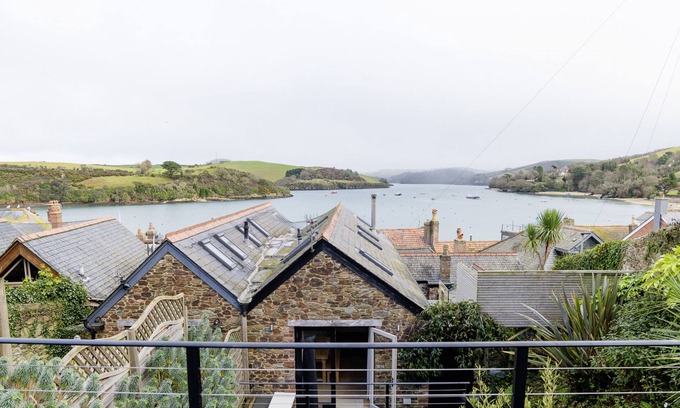 Salcombe House | Hidden Treasure - Estuary View, Stylish, Garden