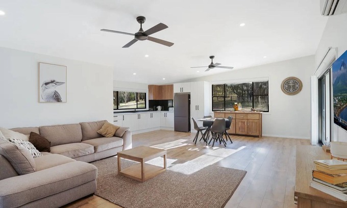 Ellalong Cottage | Hidden Valley Country Cottage