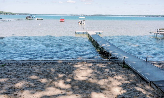 Higgins Lake House | Higgins Lake - One Of A Kind Lakefront Lodge!