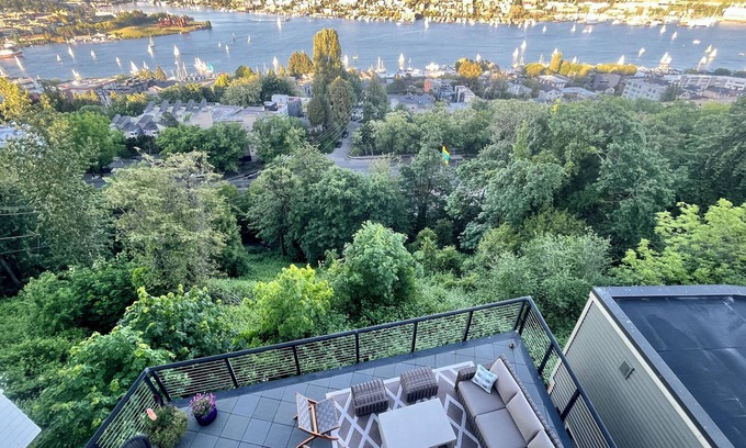 East Queen Anne House | High-End City Home w/ A L L the amenities!