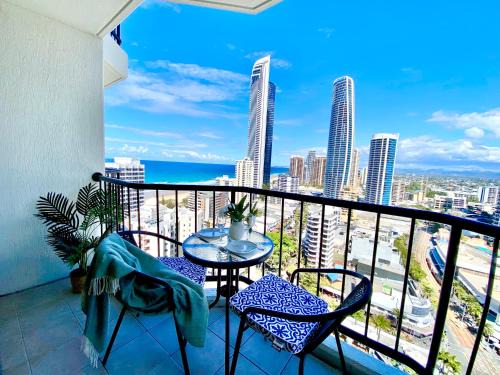 Surfers Paradise Apartment | High Floor Ocean View King Studio with Free Wi-Fi