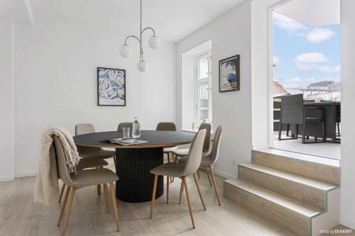 Midtbyen Apartment | High-Street Residence