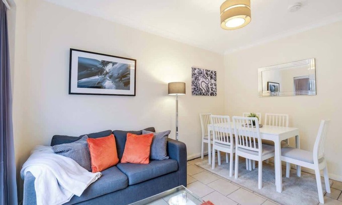 High Wycombe House | High Wycombe Home Free Parking Free WiFi Garden