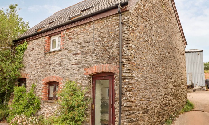 Chillington Cottage | HIGHER NORTON BARN, pet friendly in East Allington, Devon