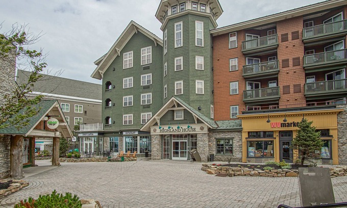 Snowshoe Condo | Highland House # 401: 2 Bedroom, Slope Side, Overlooking the beginners slopes