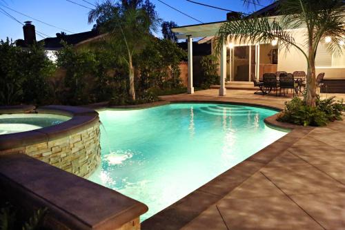 Hermosa Village House | Highly Upgraded, 5 Bed, 45 ba, New Pool w/Jacuzzi, 1/2 mile walk to Disney