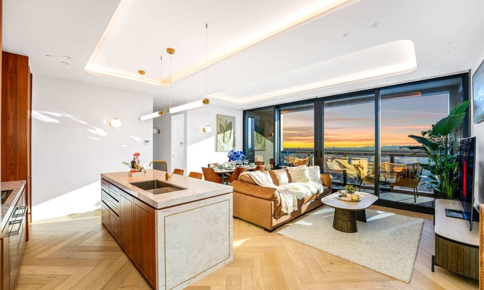 Box Hill Apartment | Highrise Luxury Penthouse Spectacular Views