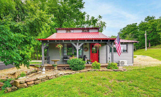 Roach Cabin | Hike, Swim & Fish: Lakefront Cabin in Roach!