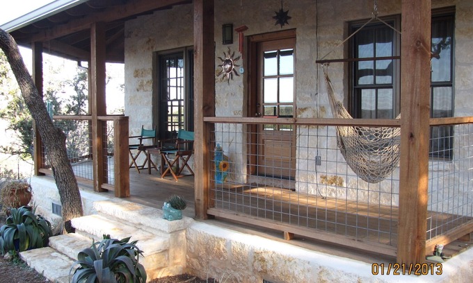 Hammett's Crossing Cabin | Hill Country getaway - Next to Hamilton Pool
