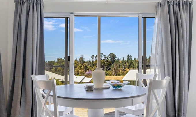 Nannup House | Hill View Cottages – Sail A & Sail B in Picturesque Nannup