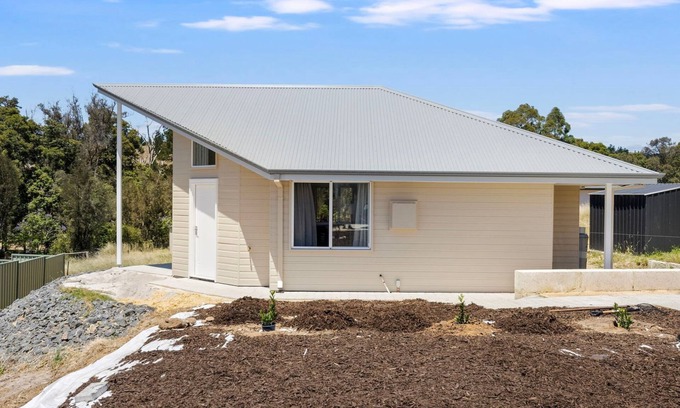 Nannup House | Hill View Cottages - Sail B