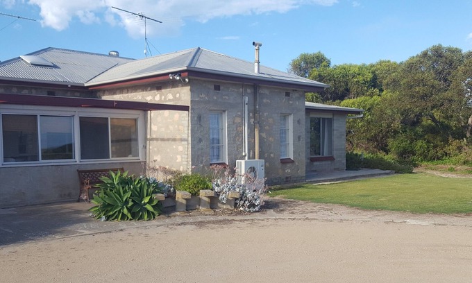 Yorke Peninsula House | Hillocks Homestead Overlooking the Bush
