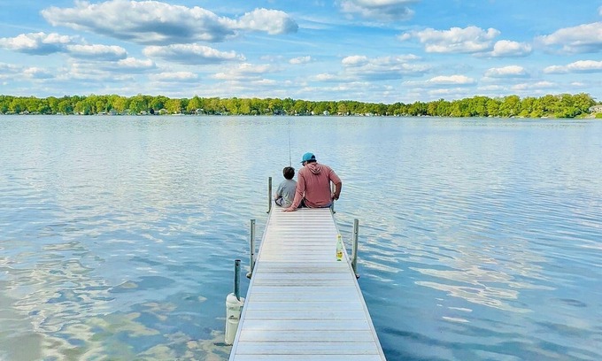 Stroh Cottage | Hillside cottage on Pretty Lake