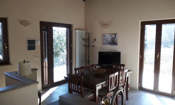 Vazia House | Hillside villa in Rieti between oaks and olive trees