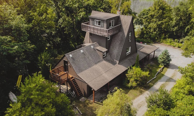 Port Franks Cabin | Hilltop Haven - Lake Huron Cottage!
