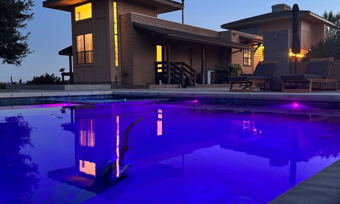 Paso Robles House | Hilltop Haven: Panoramic Views & Endless Adventure