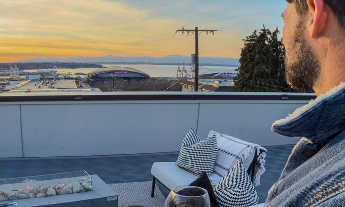North Beacon Hill House | Hilltop Home w/HotTub+Rooftop+Water+Stadium Views