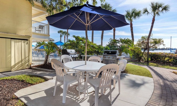 Old Naples Resort | Hilton Vacation Club Charter Club Naples Bay