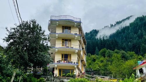 Kasol Hotel | Himalyan Pine Cafe