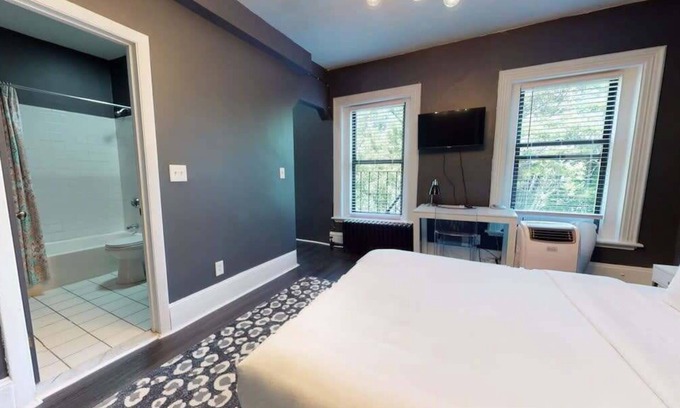 Bay Village Apartment | Hip & Chic Studio Awaits Your Stay!