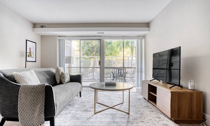 Sunnyvale West Apartment | Hip Sunnyvale 1BR w/W/D, Gym & Pool, 10 min to FB & Google, by Blueground