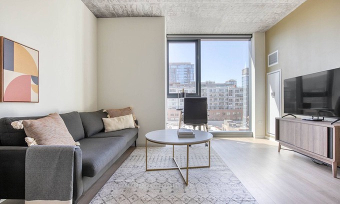 West Loop Apartment | Hip West Loop 1BR w/Gym, near Fulton Market & I-90, by Blueground