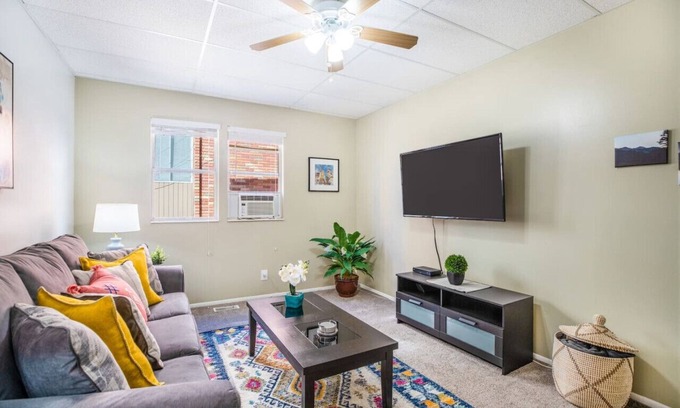 Lower Avenues Apartment | Historic Avenues Apt Downtown-25% Off Ski Rentals