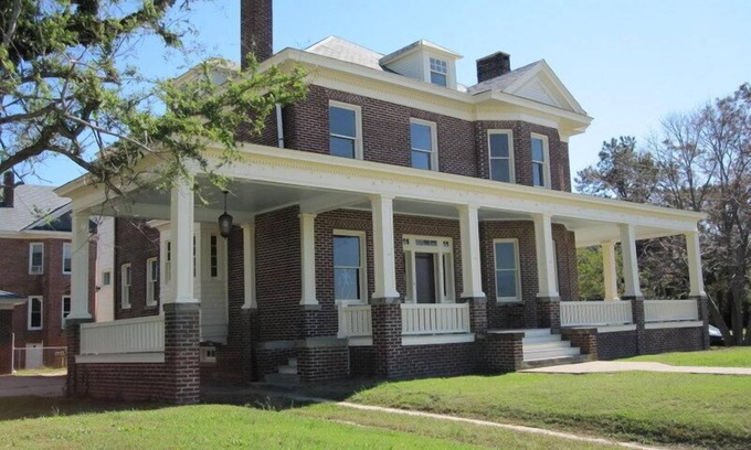 Cape Charles House | Historic Beach Front Home: Victorian Elegance. Large Rooms with AMAZING bay view