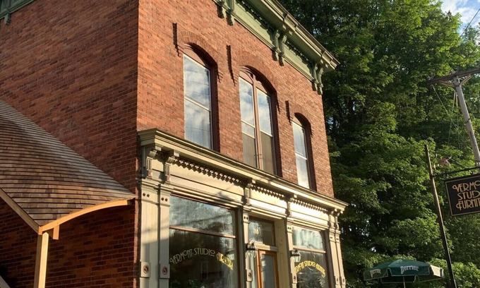 North Ferrisburgh Apartment | Historic, beautifully renovated riverside apartment in North Ferrisburgh