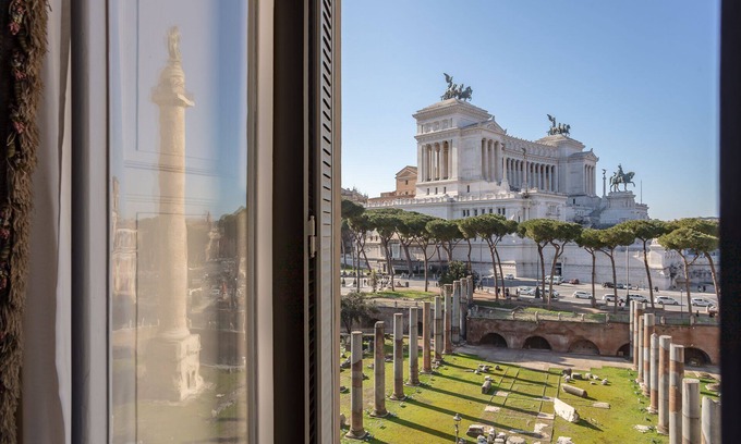 Rome City Centre Apartment | Historic Charm at Colonna Traiana: 5-Star Luxury Living in the Heart of Rome