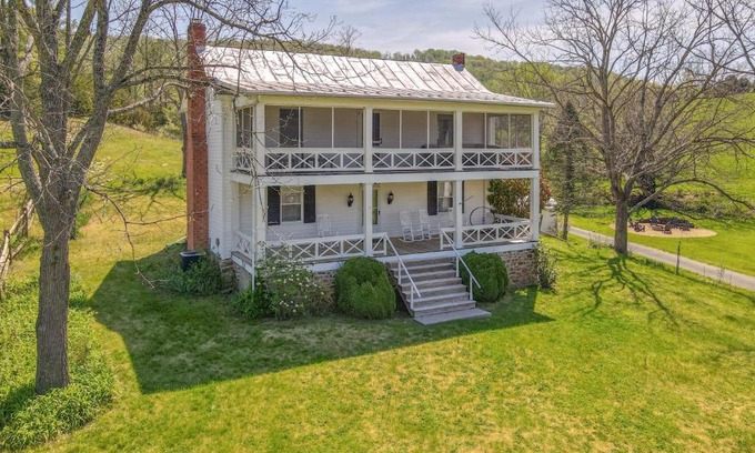 Rockbridge Baths House | Historic Countryside Escape - Relax, Hike, & Fish!