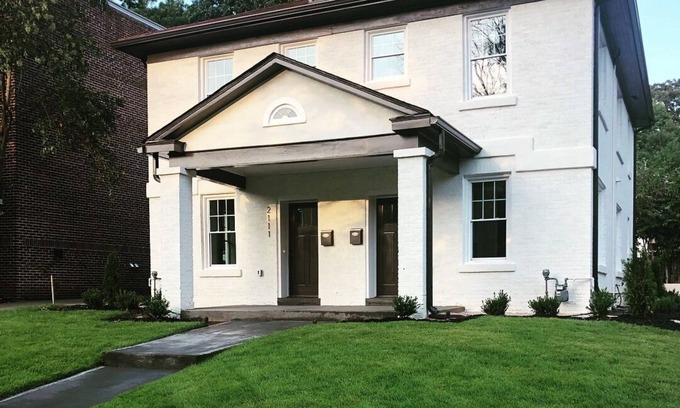 Dilworth House | Historic Dilworth Townhome