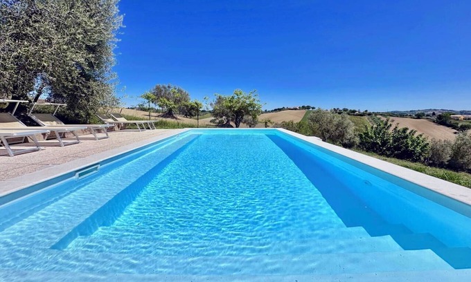 Bettolelle House | Historic farmhouse on the Senigallia hills