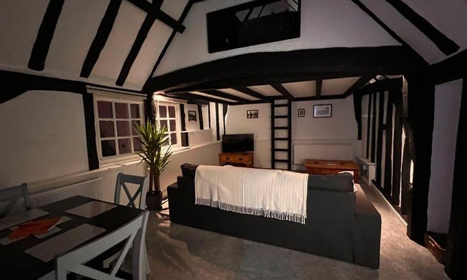 St Neots Apartment | Historic Grade 2 listed, Town centre, St.Neots Cambridgeshire