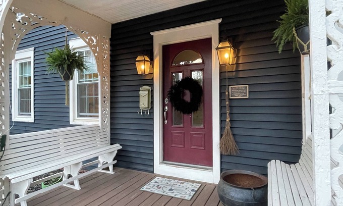 Milton House | Historic home, great yard & Walk to Dogfish Head Brewery!