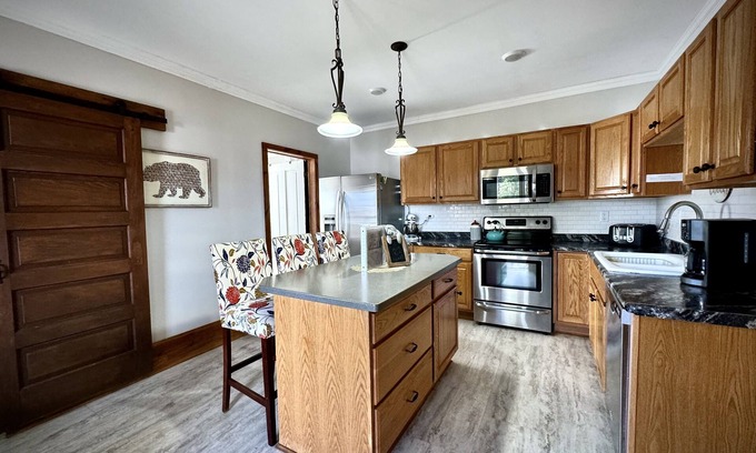 Merrimac House | Historic Home Near Wi Dells, Lake Wi & Party Space Avail!
