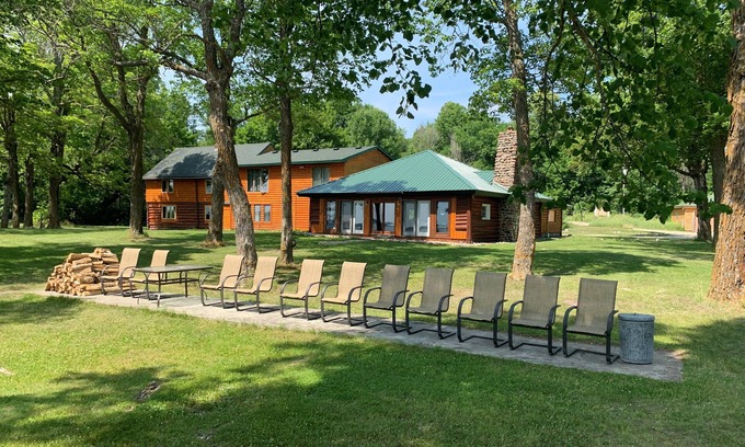 Deer River Cabin | Historic lakefront lodge with full bar, sauna, private boat ramp