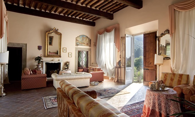 Massa Pisana Villa | Historic panoramic villa near Lucca