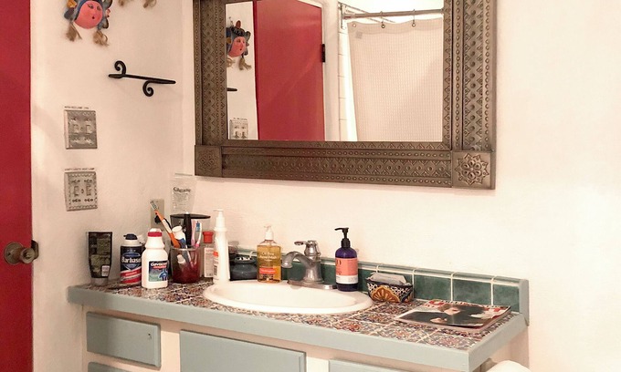 Taos Apartment | Historic, quaint 1-bedroom casita with WiFi