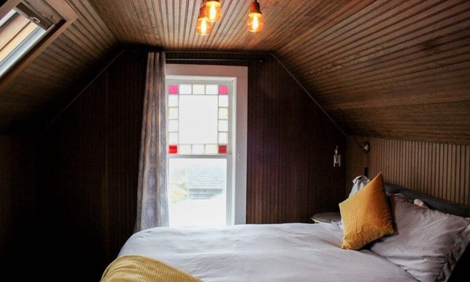 Seaview Hotel | Historic Queen with Clawfoot Tub at Shelburne Hotel