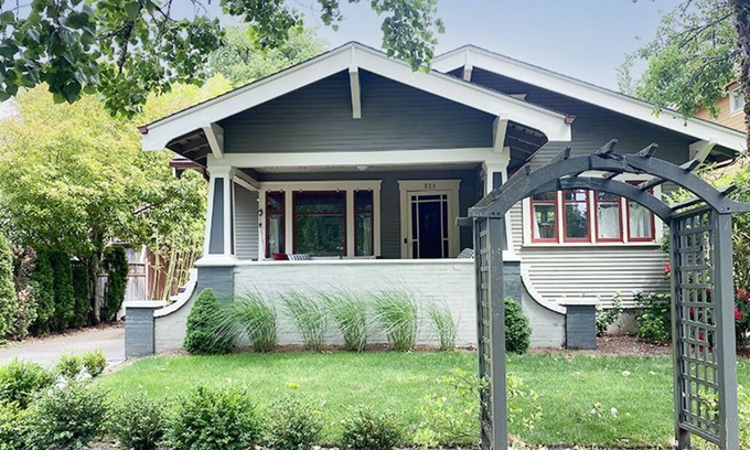 Corvallis House | Historic "Verna" in downtown Corvallis near OSU campus