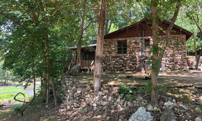 Hardy Cabin | Historic "Woody" Cabin on the River at Miramichee Falls w/kayaks
