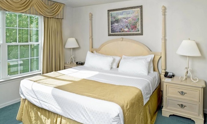 Berkeley Resort | History Adventure! Near Jamestown Settlement, Pool, Kitchen, Golf, Hiking