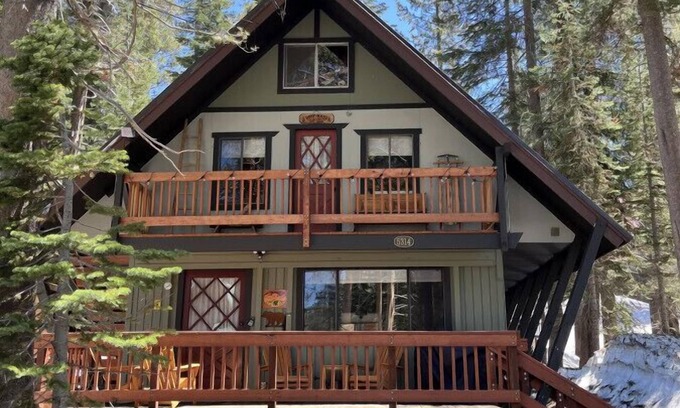 Serene Lakes Cabin | Hodge Podge Lodge · Quaint Cabin in Serene Lakes - Close to Skiing!